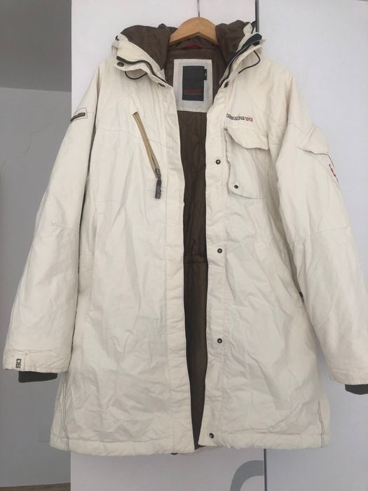 Geaca Didriksons dama, mărime 44, sistem închidere fermoar și capse