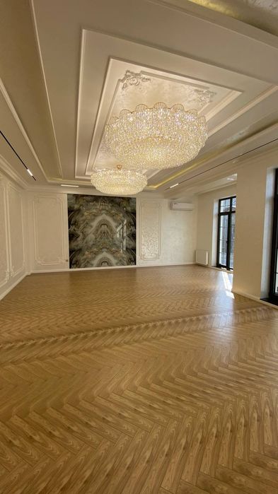 Qasr. Махалла зур. 1000квм. 9та хона