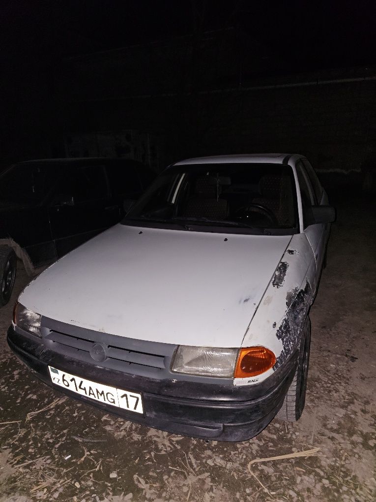 Продам Opel Astra 1.6 1992г
