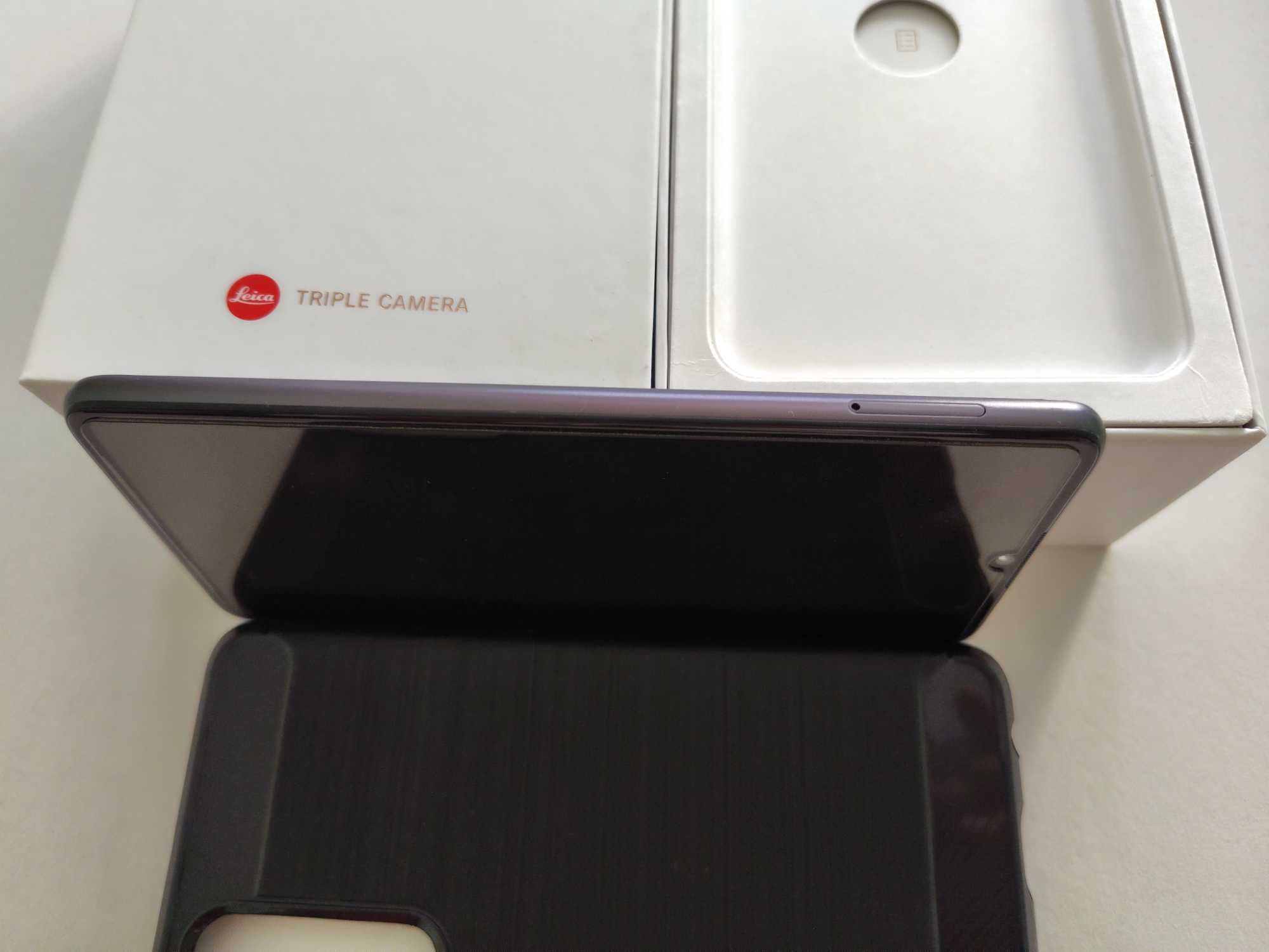 Huawei P30 , 128GB, 6GB, 40MP Leica optics , 32MP selfie, Google play.