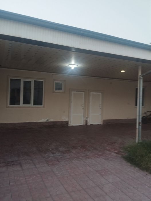 Мажнунтол махаллада 3 соток 2 хонали ховли сотилади. Ориентир Пост ГАИ