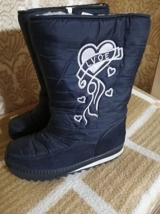 Продам женские сапоги