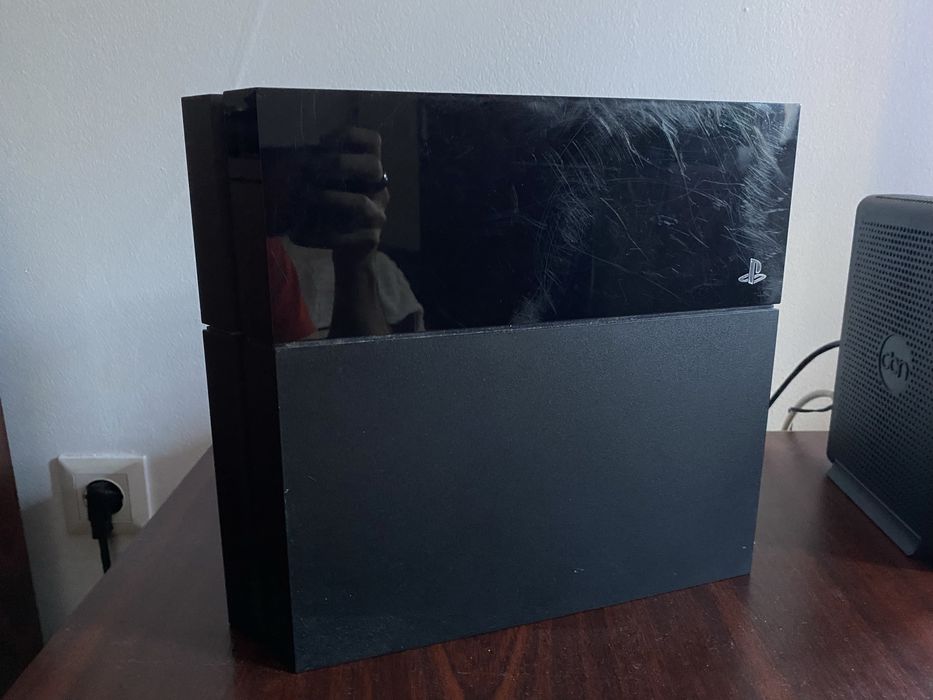 Sony Playstation 4, Model de baza, 1 TB