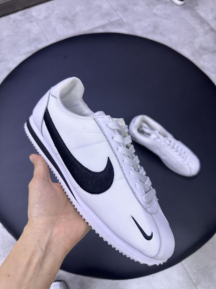 Новые кроссовки Nike cortez