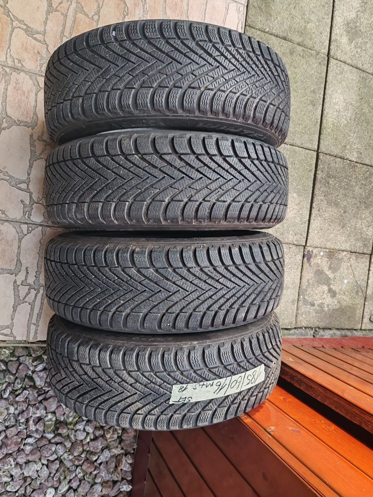 Vând cauciucuri 185/60/16 M+S set complet//Pirelli// 7mm