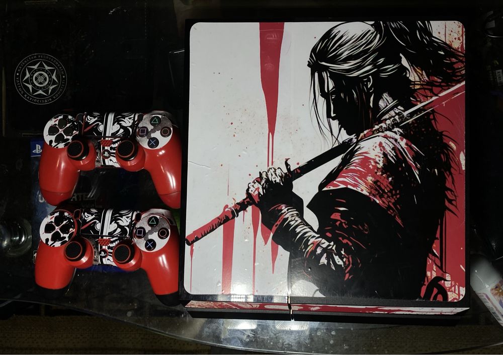Продам PlayStation 4