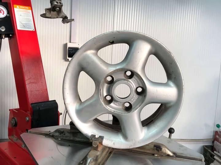 Продаю диски с шинами в отличном состоянии. Торг есть