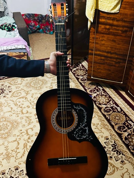 Продам гитару со времен Цоя