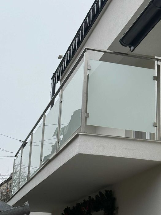 Balustrade din sticlă cu inox cel mai mic preț.