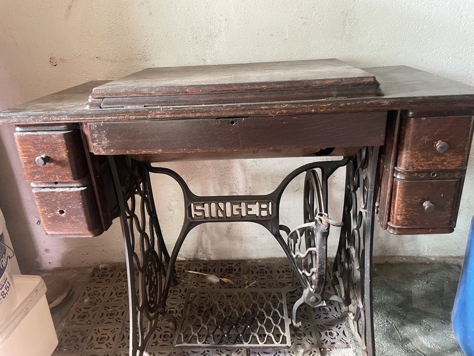 Masina de cusut Singer