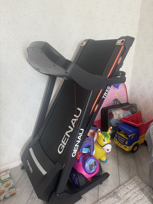 Продам бегавую дорожку германской фирмы Генау