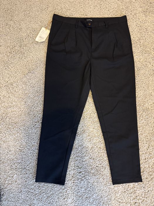 Pantaloni casual BONOBO noi cu eticheta