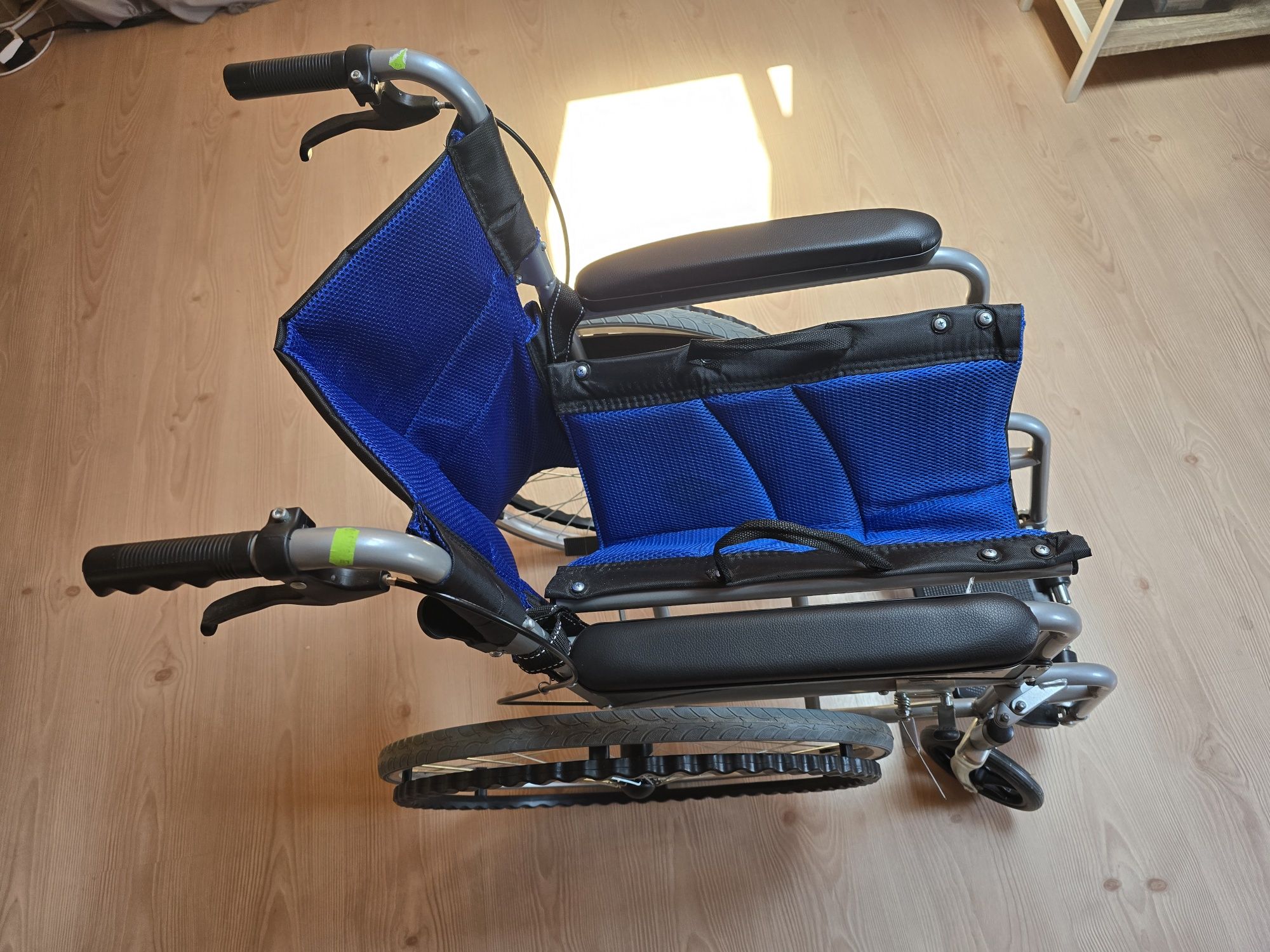 Cărucior persoane cu dizabilități