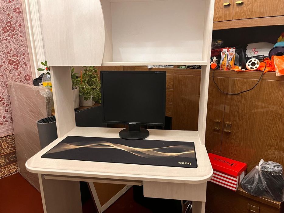 Продам письменный стол