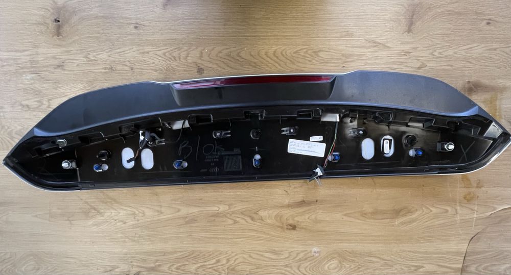 Audi Q5 FY 80A 2023г заден спойлер + части за заден капак