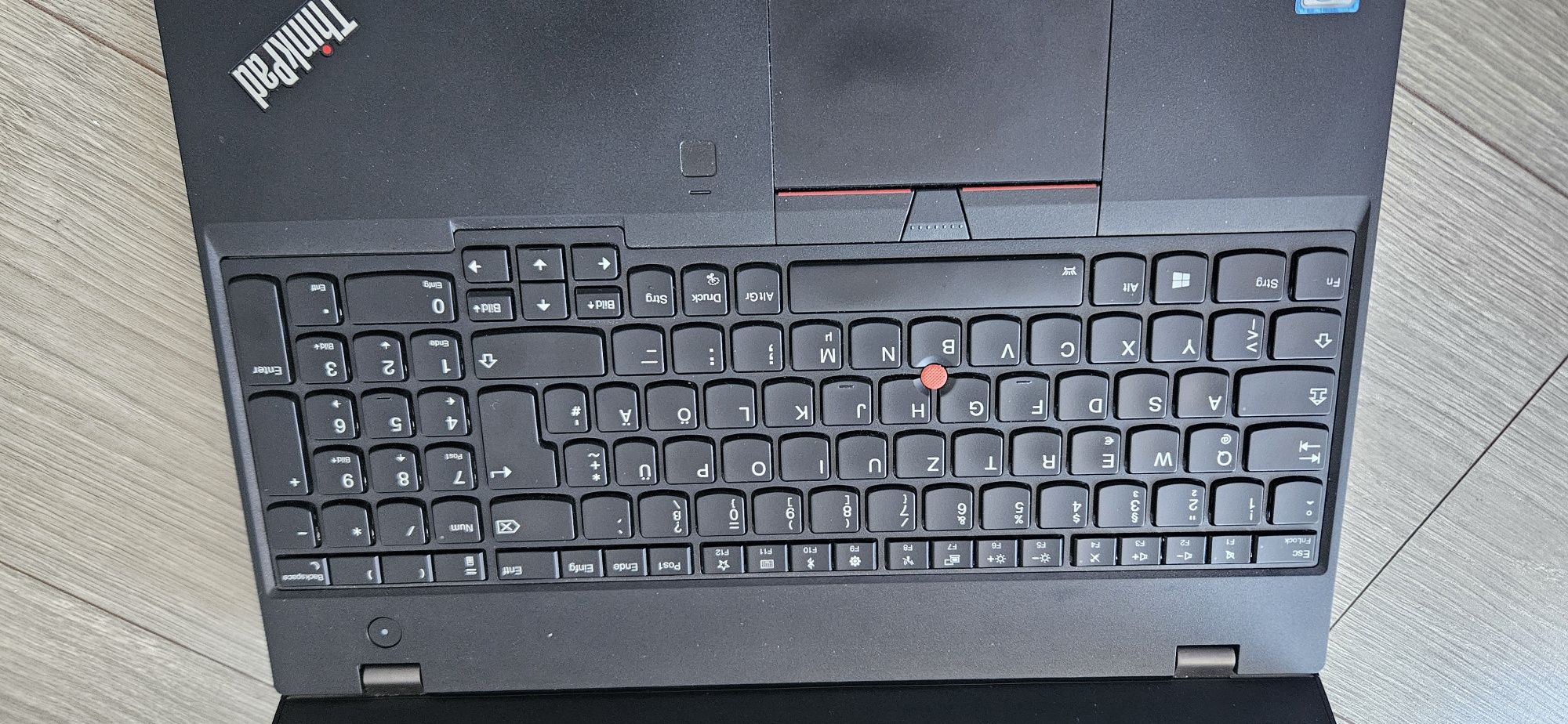 Laptop lenovo T580  , i5 gen 8, ssd 500 12 gb