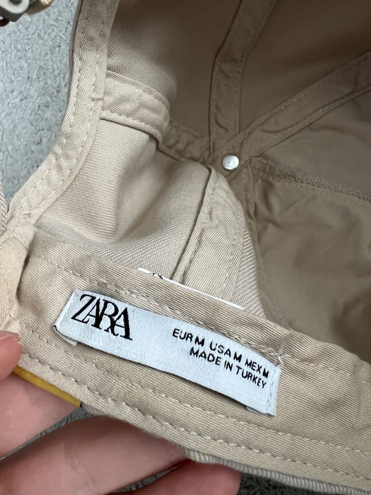 Шапка с козирка от ZARA