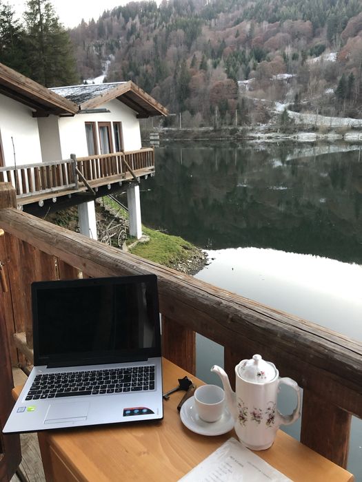 Oferta casute Craciun pe malul lacului