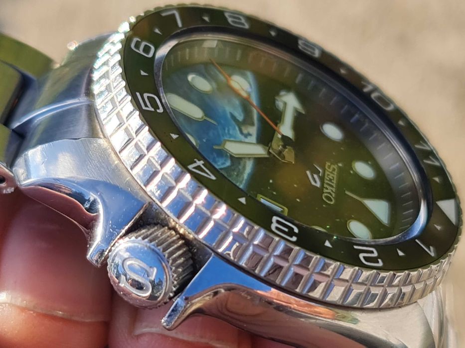 Seiko 5 Earth Voyager