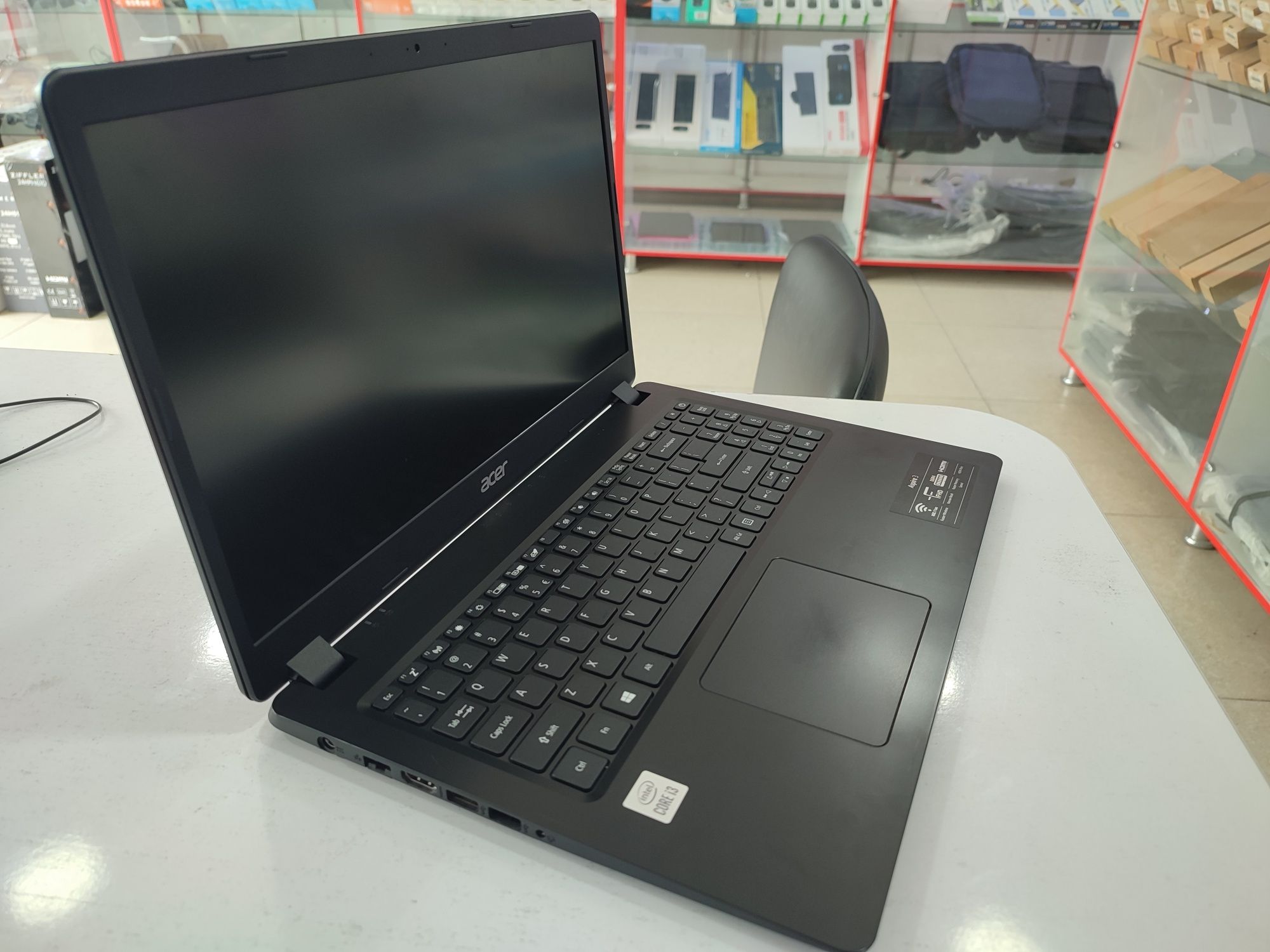 Acer core i3 10 avlod 8 operativka 1256 gb hotirasi SSD VA hdd