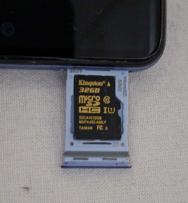 Samsung Galaxy A52 4G + калъф, 32GB SD, ориг. зарядно БЕЗ ЗАБЕЛЕЖКИ