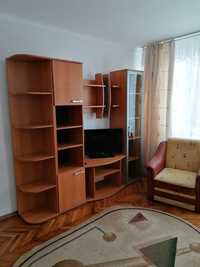 Închiriez apartament cu 2 camere