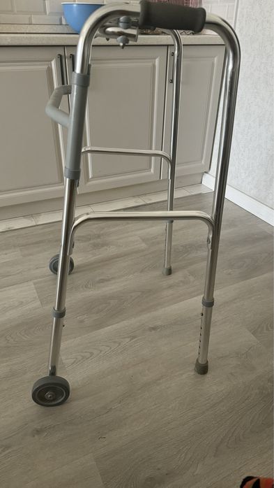 Продаются ходунки в отличном состояний