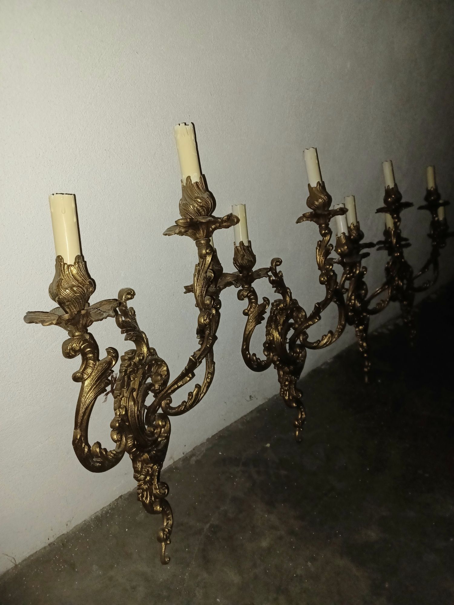 Patru candelabre  antice de perete din bronz masiv