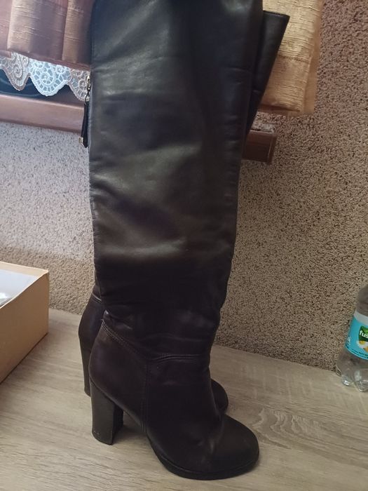 Кожаные сапоги, лакированные туфли