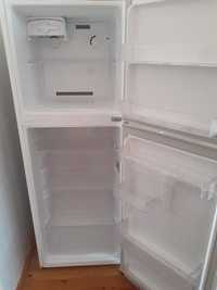 LG холодильник как новый в хорошем состоянии