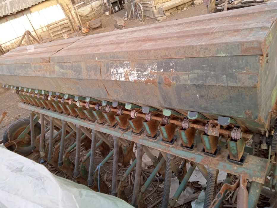 Urgent Tractor UTB U850  (6 cilindri in linie).