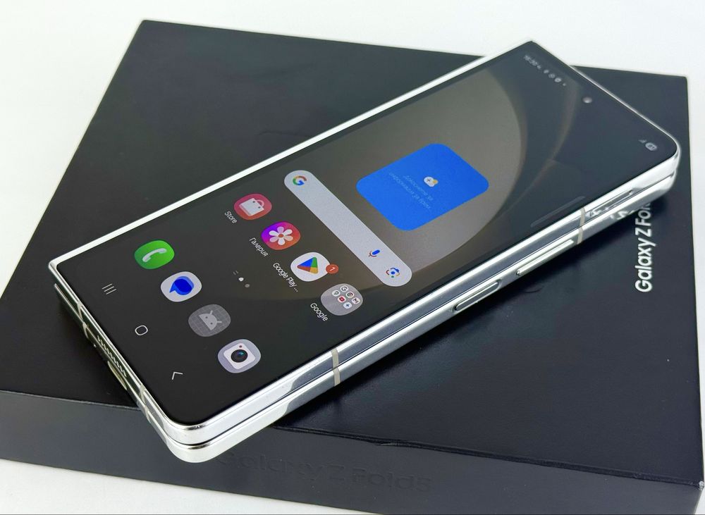Samsung Galaxy Z Fold 5 5G 256GB 12RAM Cream Отличен