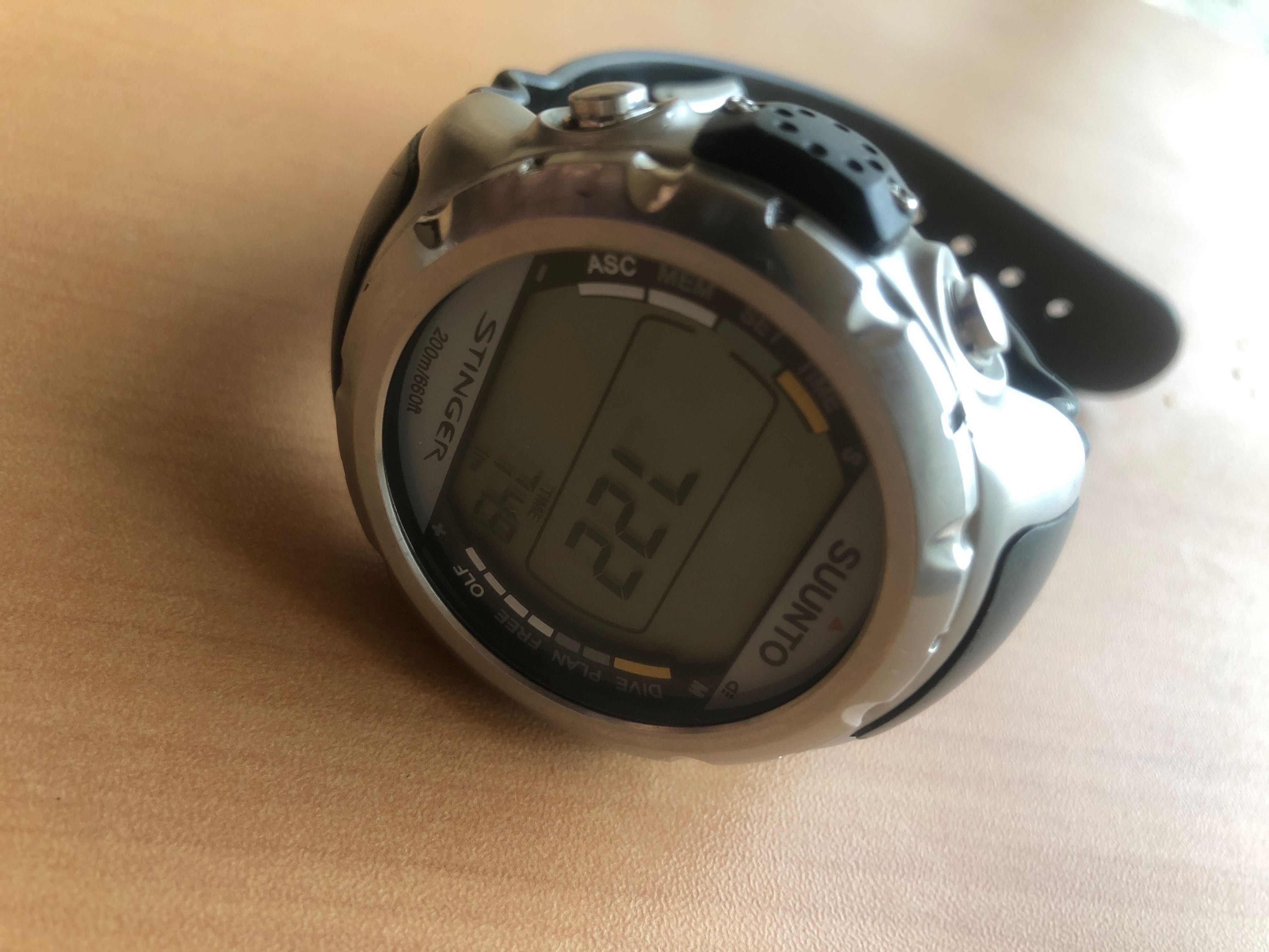 Часовник suunto stinger