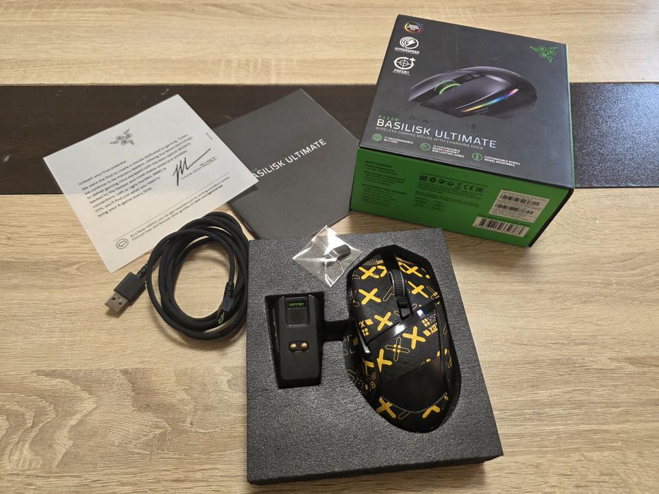 Razer Basilisk Ultimate + skin and dock