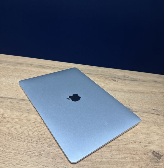 Macbook Air M1 2020 (Продам макбук)