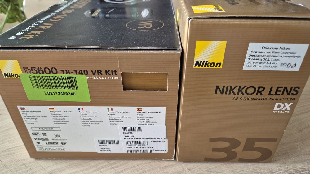 Nikon D5600 с два обектива