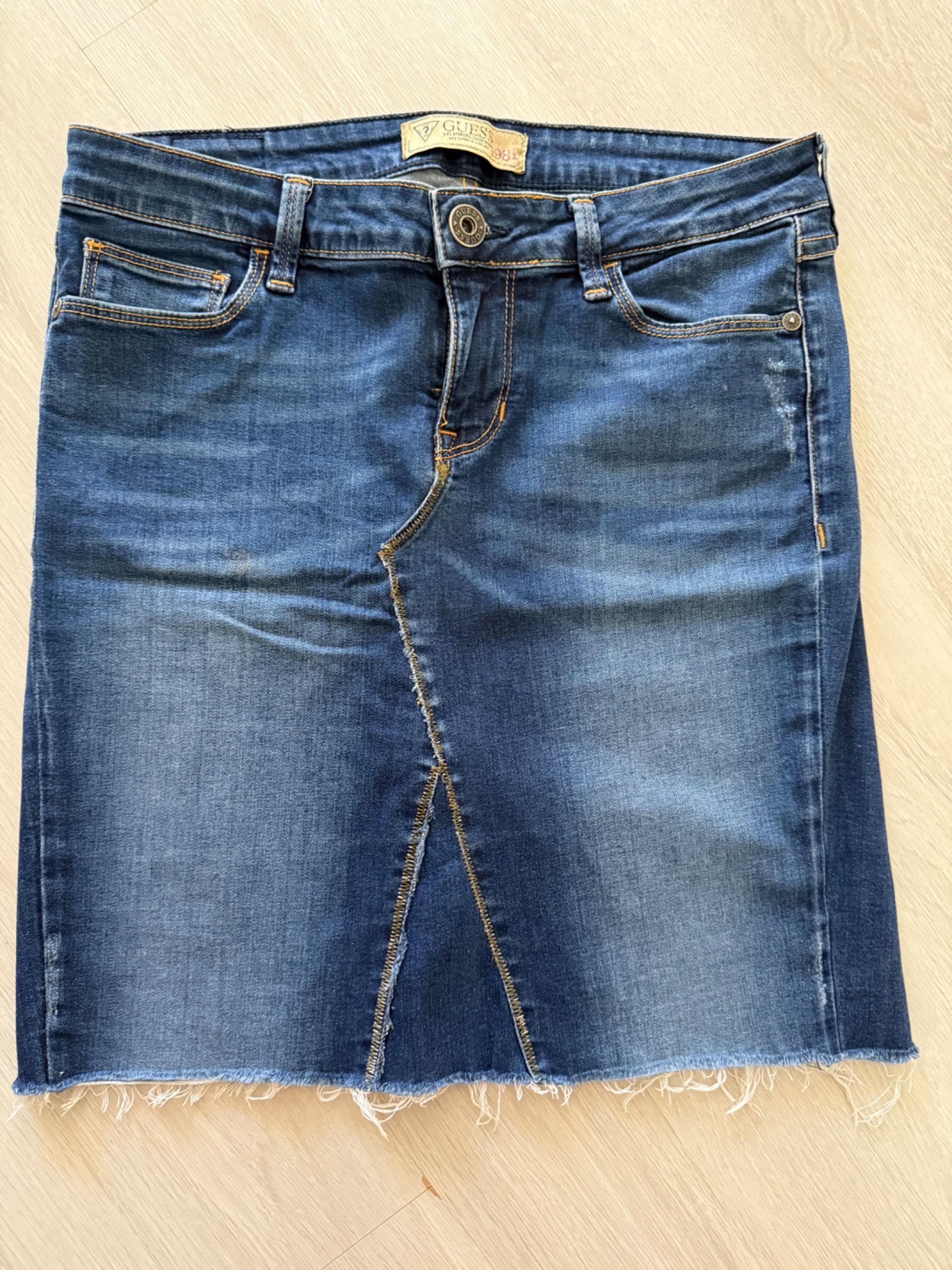 Дамска пола guess s