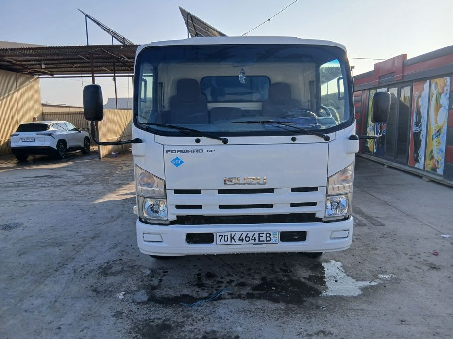 Исузи самасвал сотилади