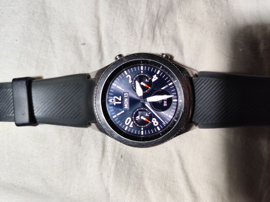 Продам часы samsung gear s3 classic
