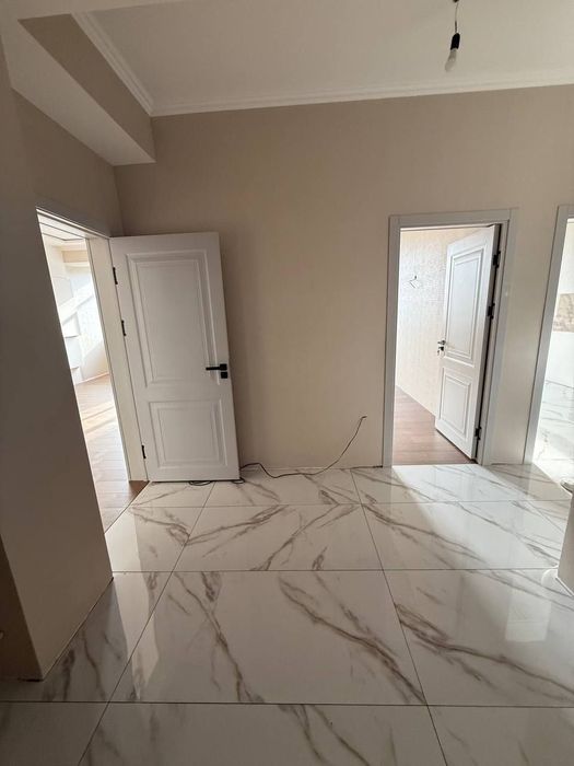 2xonalik 8qavatlik yangi gʻishtli uyning 8qavatida, eski tsum oldida,