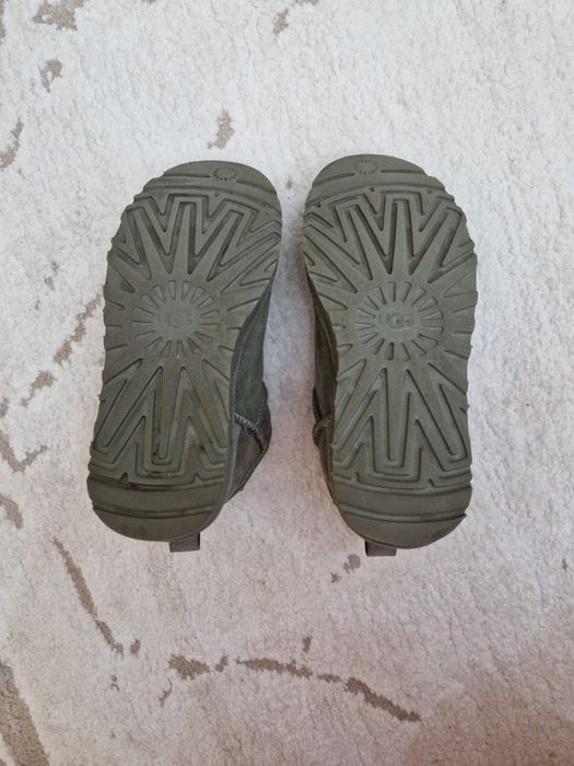Vand UGG originale verde Kaki 37 piele intoarsa