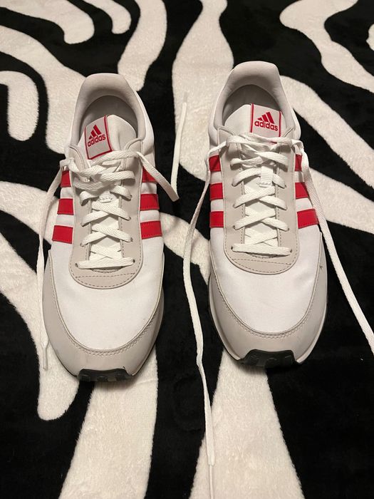 Vând adidași noi ,Adidas mărimea 42