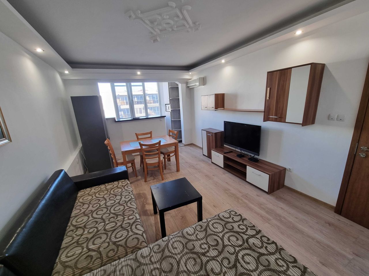 Дава се под наем Тристаен апартамент в Пловдив, Кючук Париж - 76 кв.м за 408 € - Снимка #4