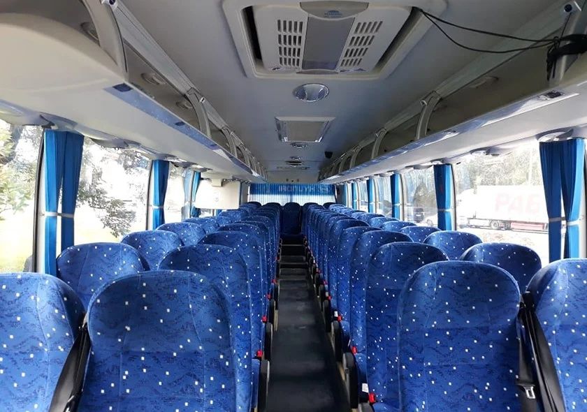 Услуги перевозки пассажиров на 54 местном автобусе Ютонг