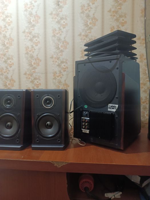 Продаю буфер Emater 5X1 мошьный 100watt састояние харошое.