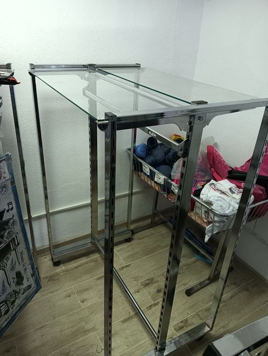 Mobilier magazin si manechin