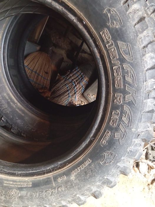 Продавам гуми за джип