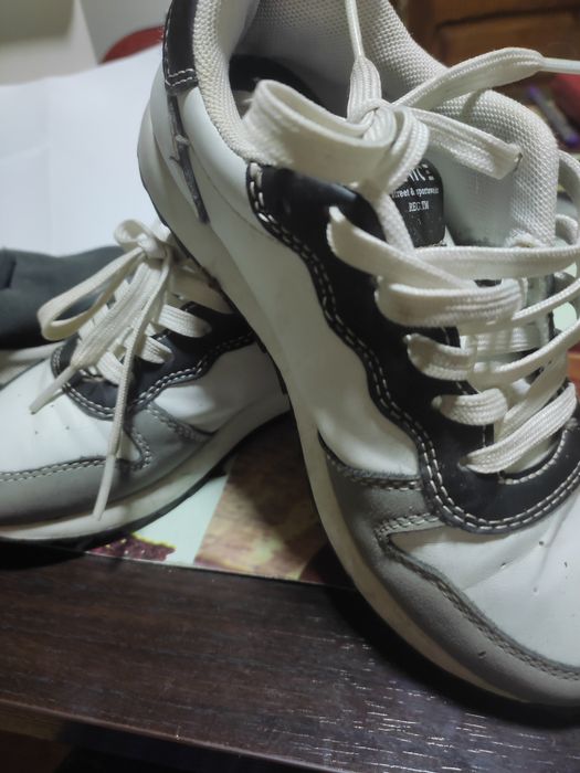 Vând adidasi fetite