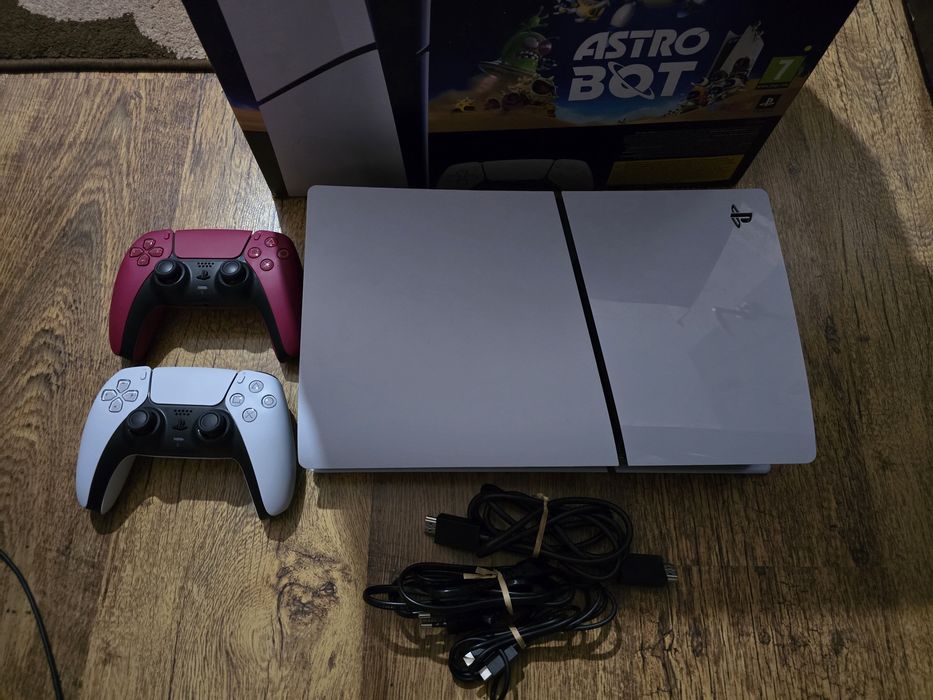 Ps5 slim 2 joystick uri aproape nou, digital edition