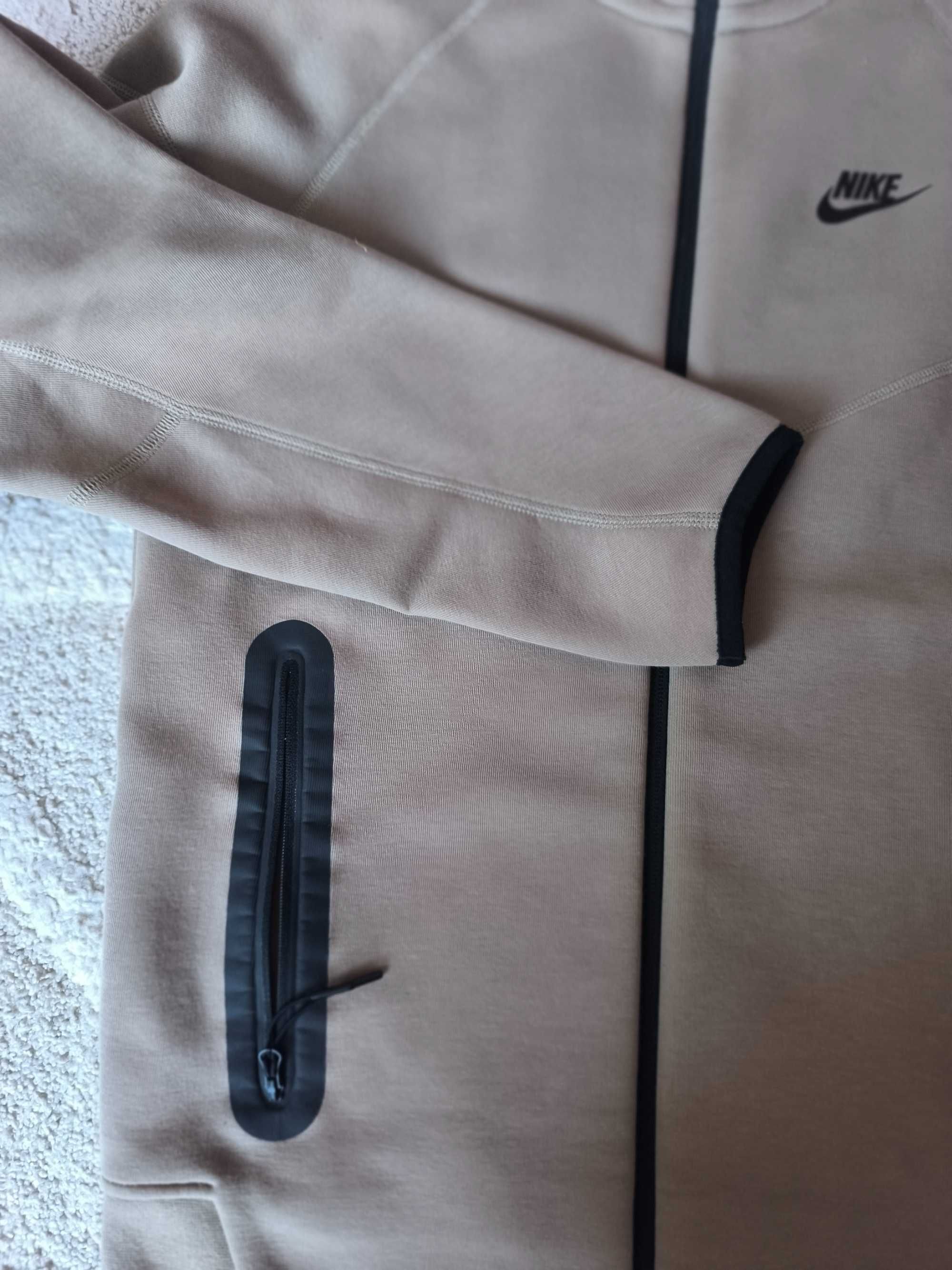Суитшърт за момче Nike Tech Fleece, XS размер
